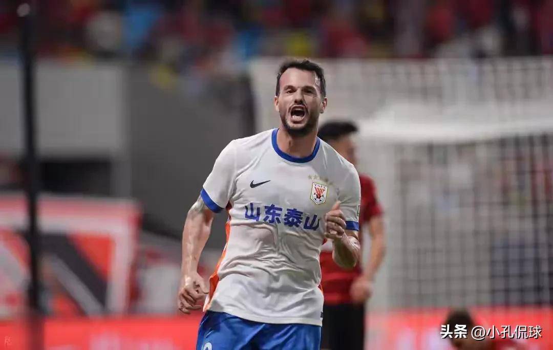 米兰体育-赛前欧联焦点战，山东泰山完成战术微调，赛场秩序良好，轮换策略被讨论(加强练兵备战讨论发言)