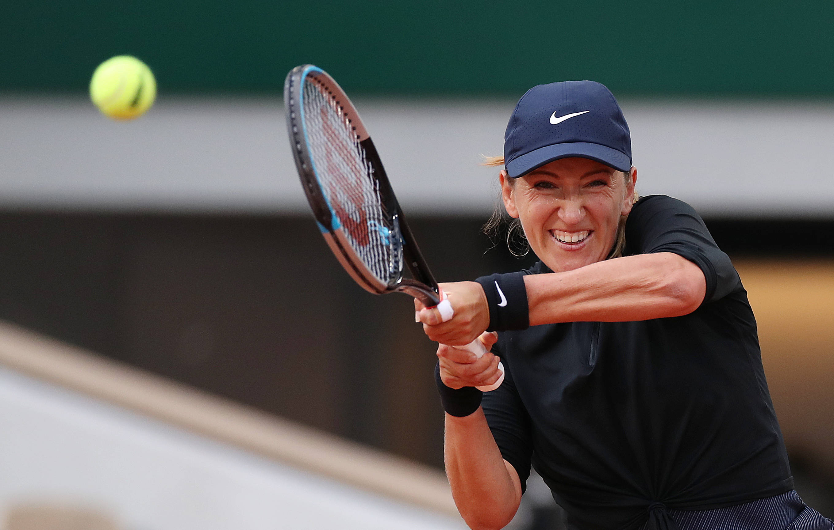 米兰体育-阿扎伦卡迎来十二赛季高光表现，热火球迷沸腾！的简单介绍